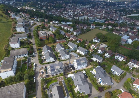 Wohnüberbauung "Chirchenacker" Feuerthalen (ZH). Aufgeteilt in zwei Mehrfamilienhäuser entstehen insgesamt 8 Eigentumswohnungen im Minergie Standard. Bereits alles verkauft!