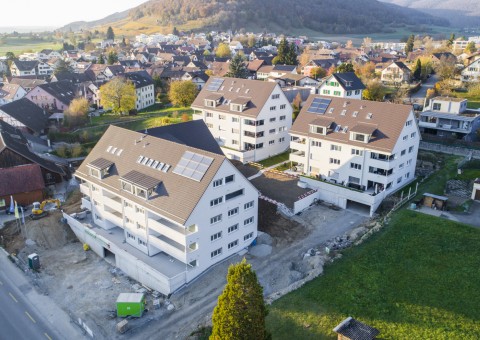 Wohnüberbauung "Summerau" im Zentrum von Beringen (SH). Die erste Etappe umfasst 16 grosszügige Eigentumswohnungen mit 3.5 + 4.5 Zimmern und hohem Ausbaustandard.
