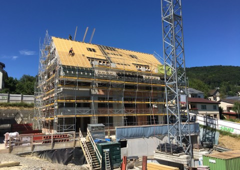 Wohnüberbauung "Summerau" im Zentrum von Beringen (SH). Die erste Etappe umfasst 16 grosszügige Eigentumswohnungen mit 3.5 + 4.5 Zimmern und hohem Ausbaustandard.