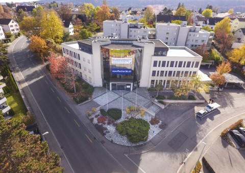 Gesundheitszentrum "Stauffacher" Schaffhausen. Am Rande der Altstadt von Schaffhausen vermieten wir auf Wunsch vollwertig ausgestattete Dienstleistungsflächen!