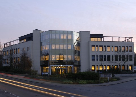 Gesundheitszentrum "Stauffacher" Schaffhausen. Am Rande der Altstadt von Schaffhausen vermieten wir auf Wunsch vollwertig ausgestattete Dienstleistungsflächen!