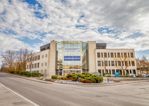 Gesundheitszentrum "Stauffacher" Schaffhausen. Am Rande der Altstadt von Schaffhausen vermieten wir auf Wunsch vollwertig ausgestattete Dienstleistungsflächen!