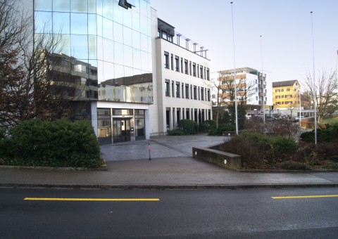 Gesundheitszentrum "Stauffacher" Schaffhausen. Am Rande der Altstadt von Schaffhausen vermieten wir auf Wunsch vollwertig ausgestattete Dienstleistungsflächen!