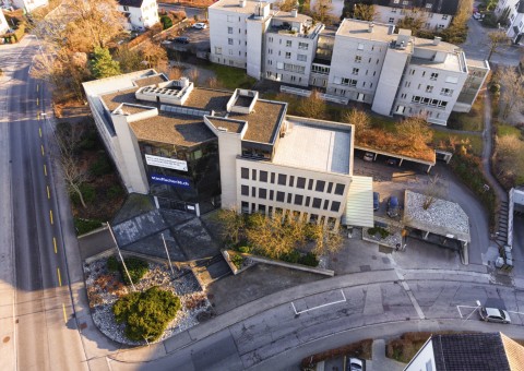 Gesundheitszentrum "Stauffacher" Schaffhausen. Am Rande der Altstadt von Schaffhausen vermieten wir auf Wunsch vollwertig ausgestattete Dienstleistungsflächen!