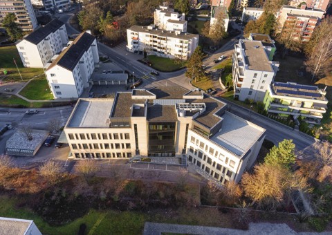 Gesundheitszentrum "Stauffacher" Schaffhausen. Am Rande der Altstadt von Schaffhausen vermieten wir auf Wunsch vollwertig ausgestattete Dienstleistungsflächen!