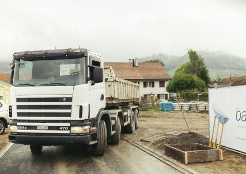 «Der Stein, der in den Grund gelegt, ist der, auf dem das Projekt mal steht. Nun sei der Stein Symbol der Kraft, die Bau und Glück für Sie erschafft.» Quelle Milbradt