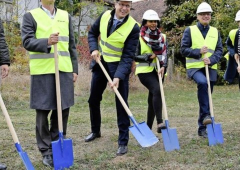 Erfolgreicher Spatenstich für das Neubauprojekt «Gloggeguet» in 8207 Schaffhausen-Herblingen. Bereits im November 2018 soll mit dem Bau begonnen werden.